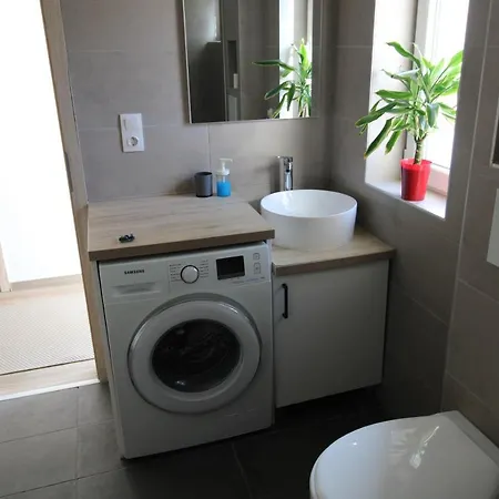 Garden Apartman House * ペーチ