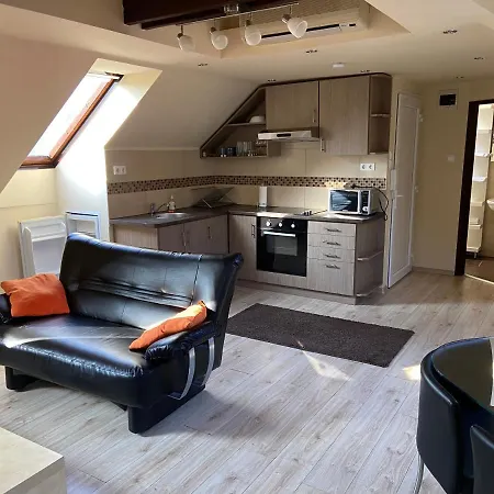 Garden Apartman House *
